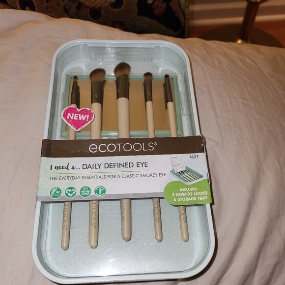 Eco Tools Classic Smokey Eye Brushes - Picture 3 of 4